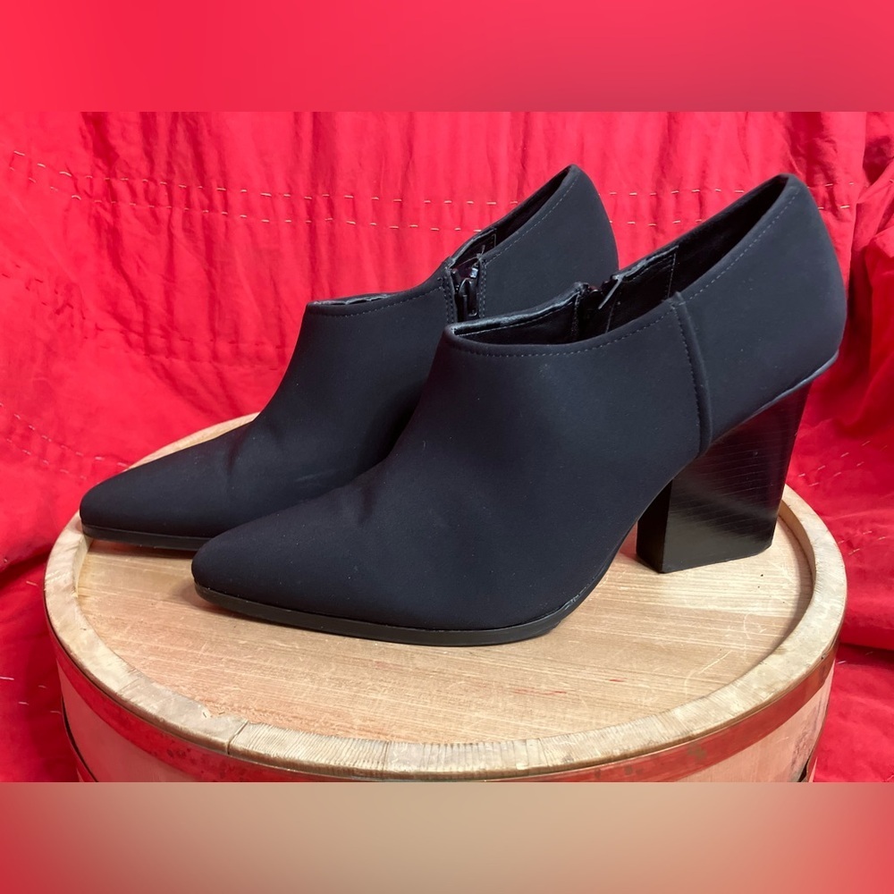 Donald J Pliner Bootie Verie Ankle Black Point Toe Size 9.5